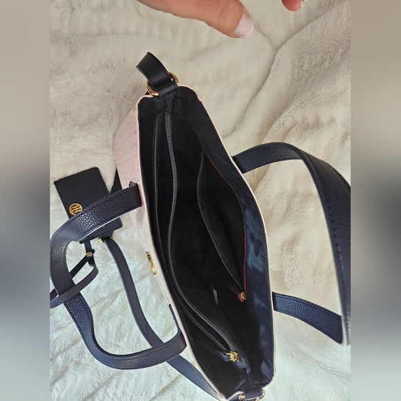 Tommy Hilfiger Purse - Picture 2 of 9